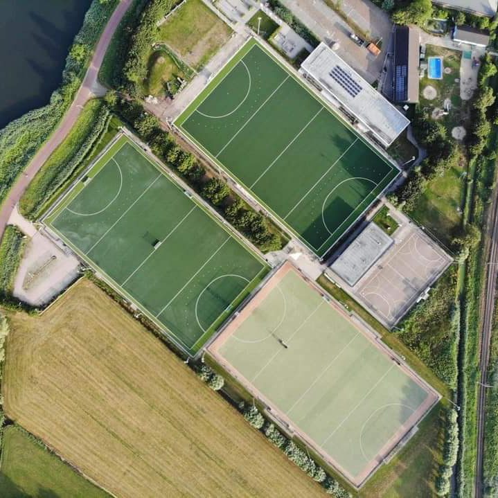 realisatie hockeyveld MHC Weesp